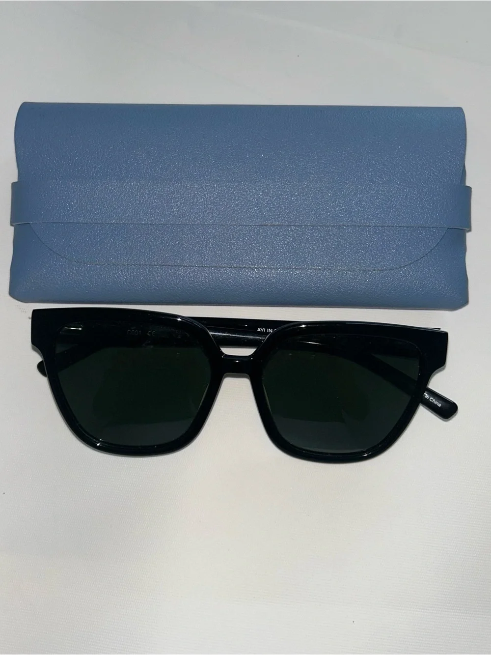 Black polarized Women's Sunglasses Rectangular Frame. J Mcglaughlin Aylin